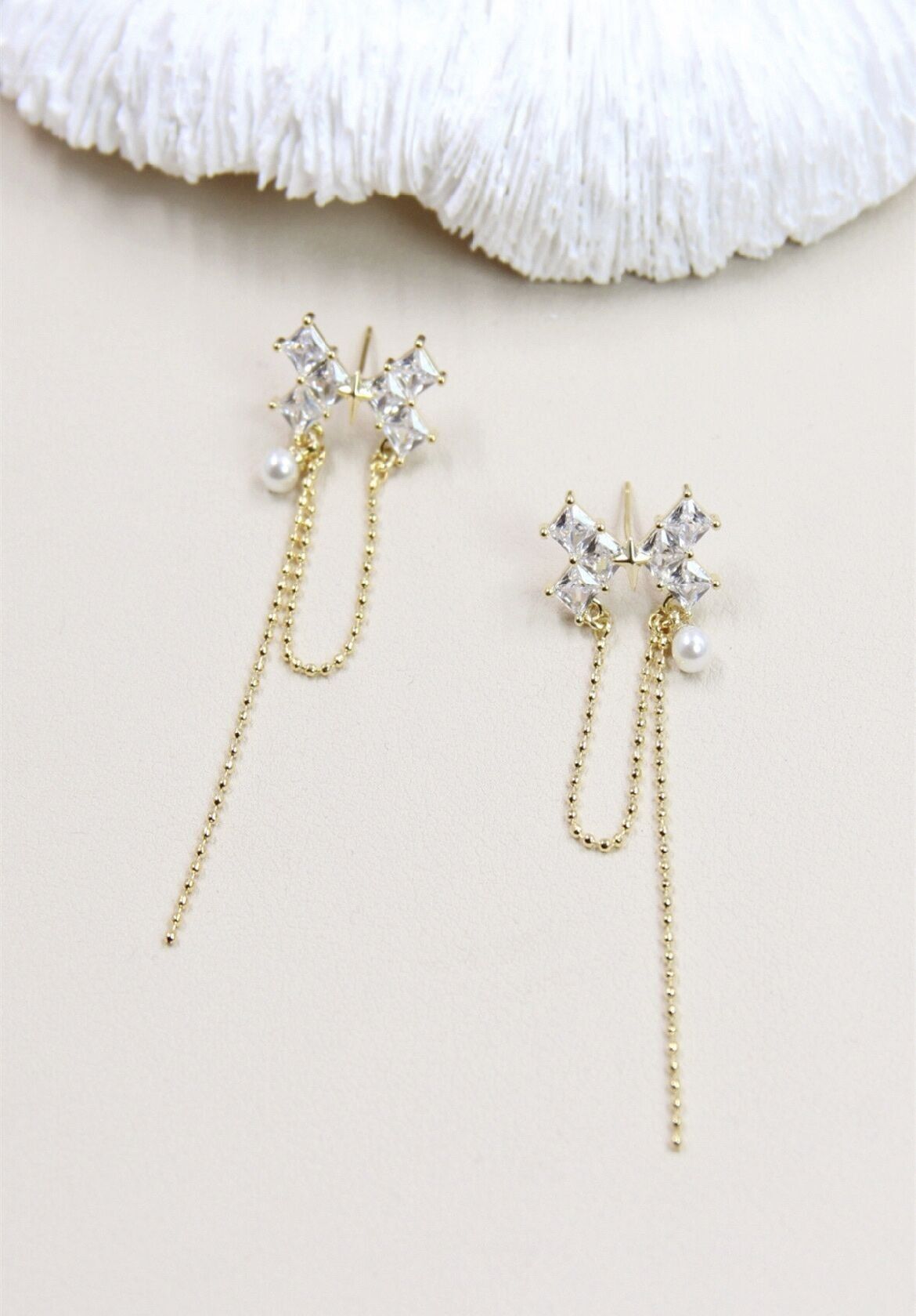 Orecchini a stella decorati con strass e perle in argento 925