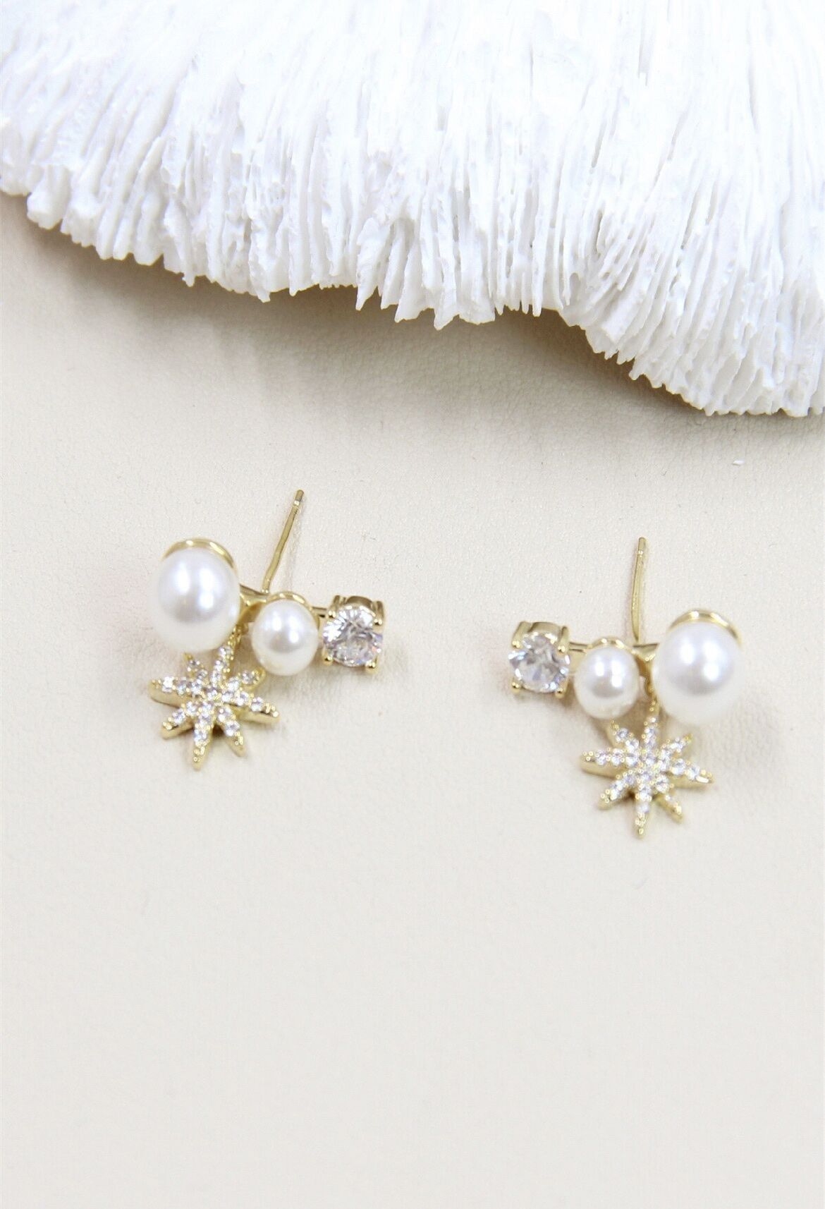 Orecchini a stella - Strass e perle su gambo in argento 925