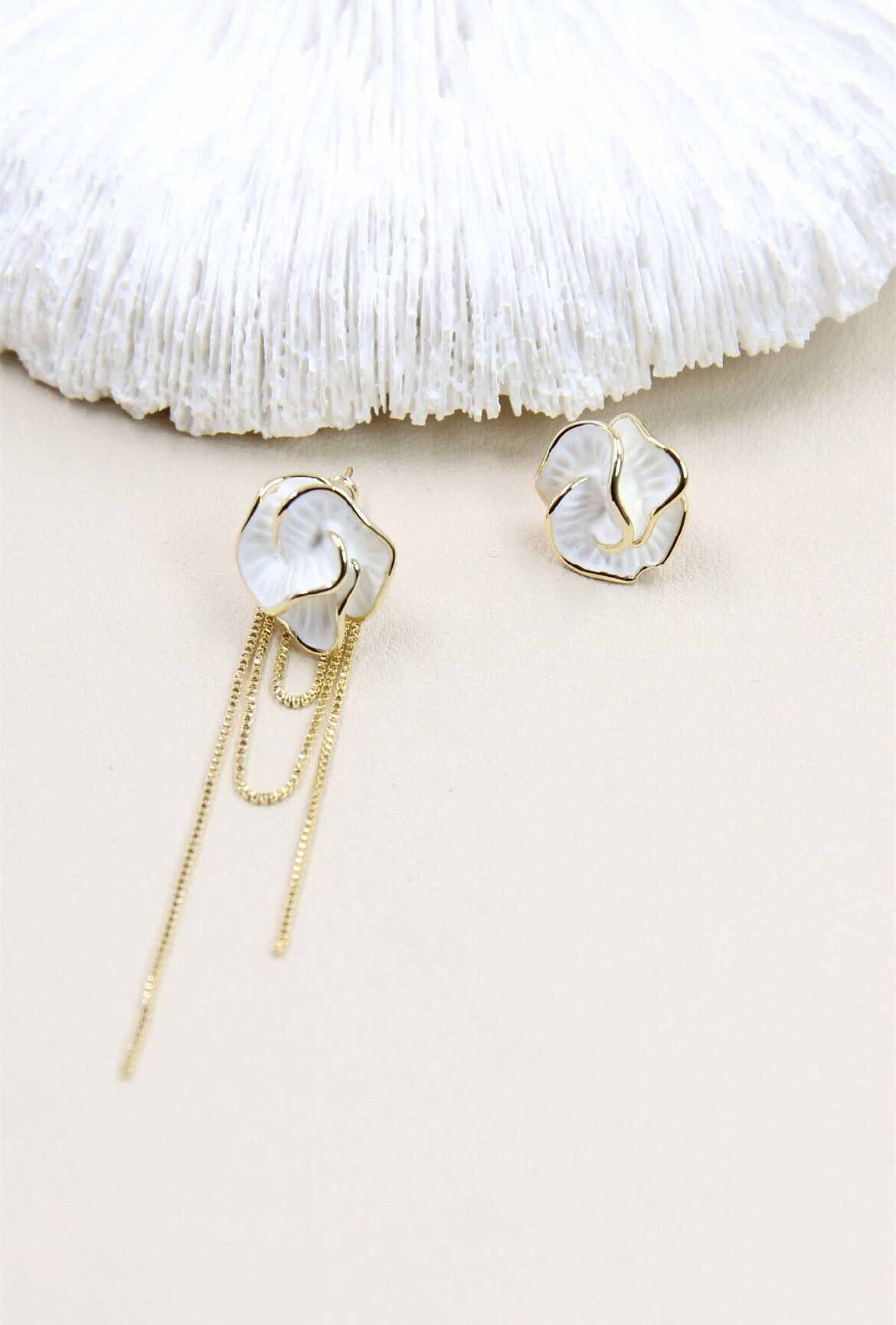 Orecchini asimmetrici in argento 925