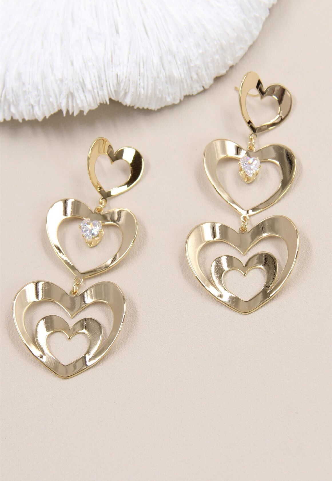 Orecchini a forma di cuore decorati con strass su gambo in argento 925 anallergico