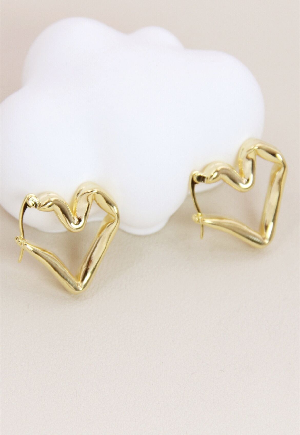 Orecchini a cerchio con design a cuore in argento 925 ipoallergenico