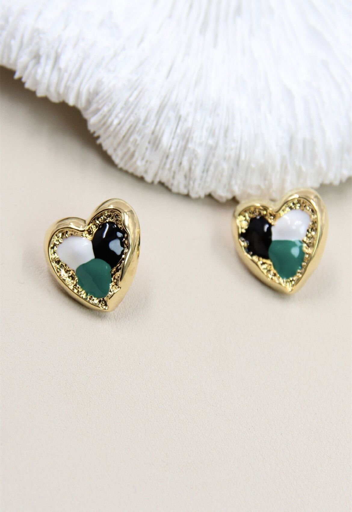 Orecchini a bottone a forma di cuore smaltati in argento 925