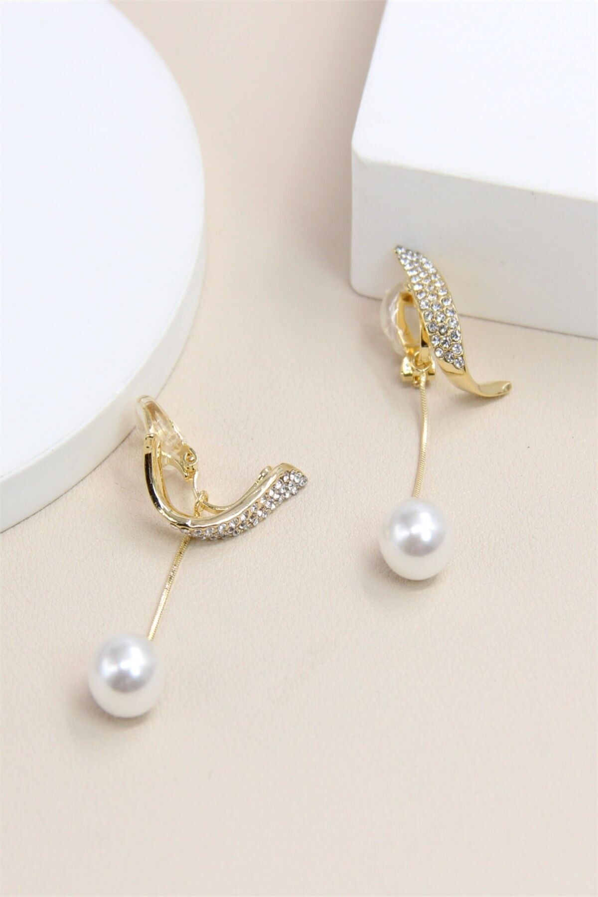 Orecchini a clip con perle - Eleganza e modernità