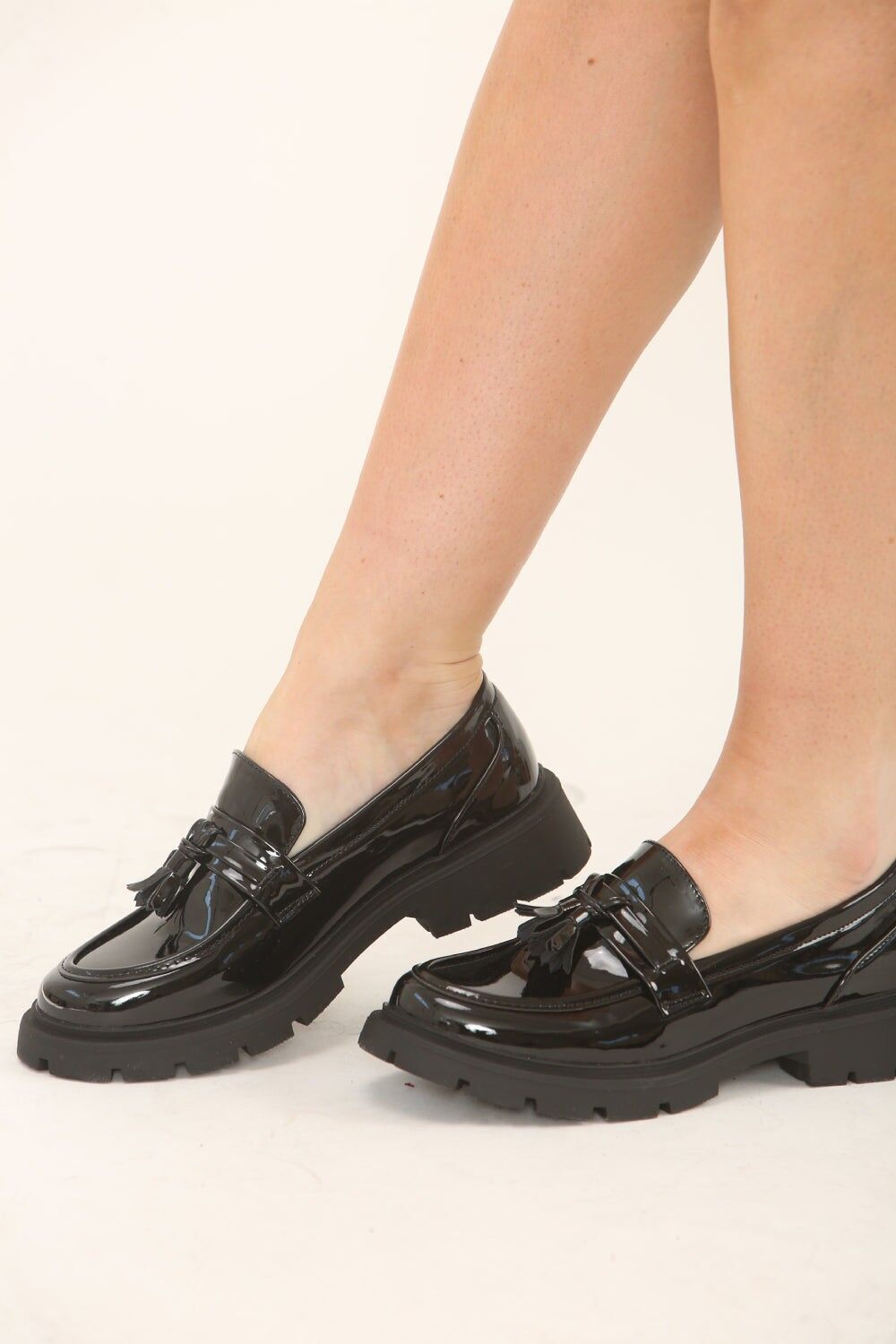 Mocassini bassi con nappine, neri, in vernice, con suola spessa (confezione da 12 paia, taglie UK3-UK8)