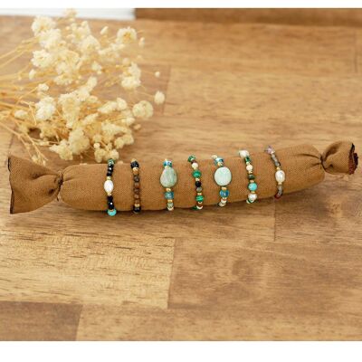 Lot de 7 bagues en pierres et nacre