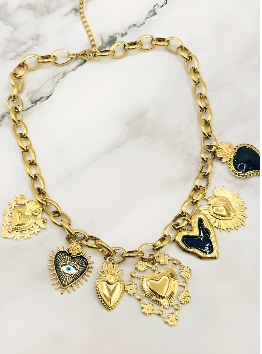 Collana con ciondoli del Sacro Cuore