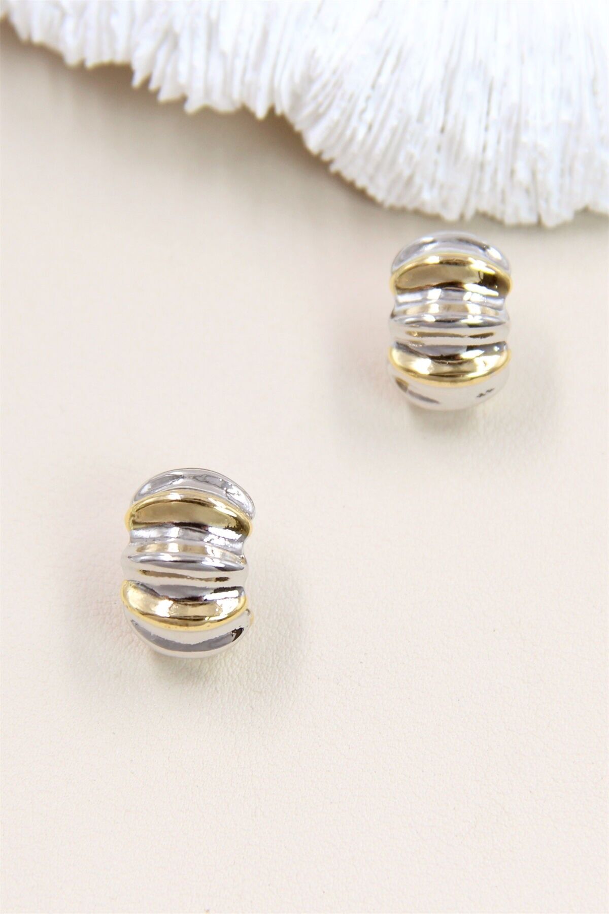 Orecchini geometrici a bottone in argento 925