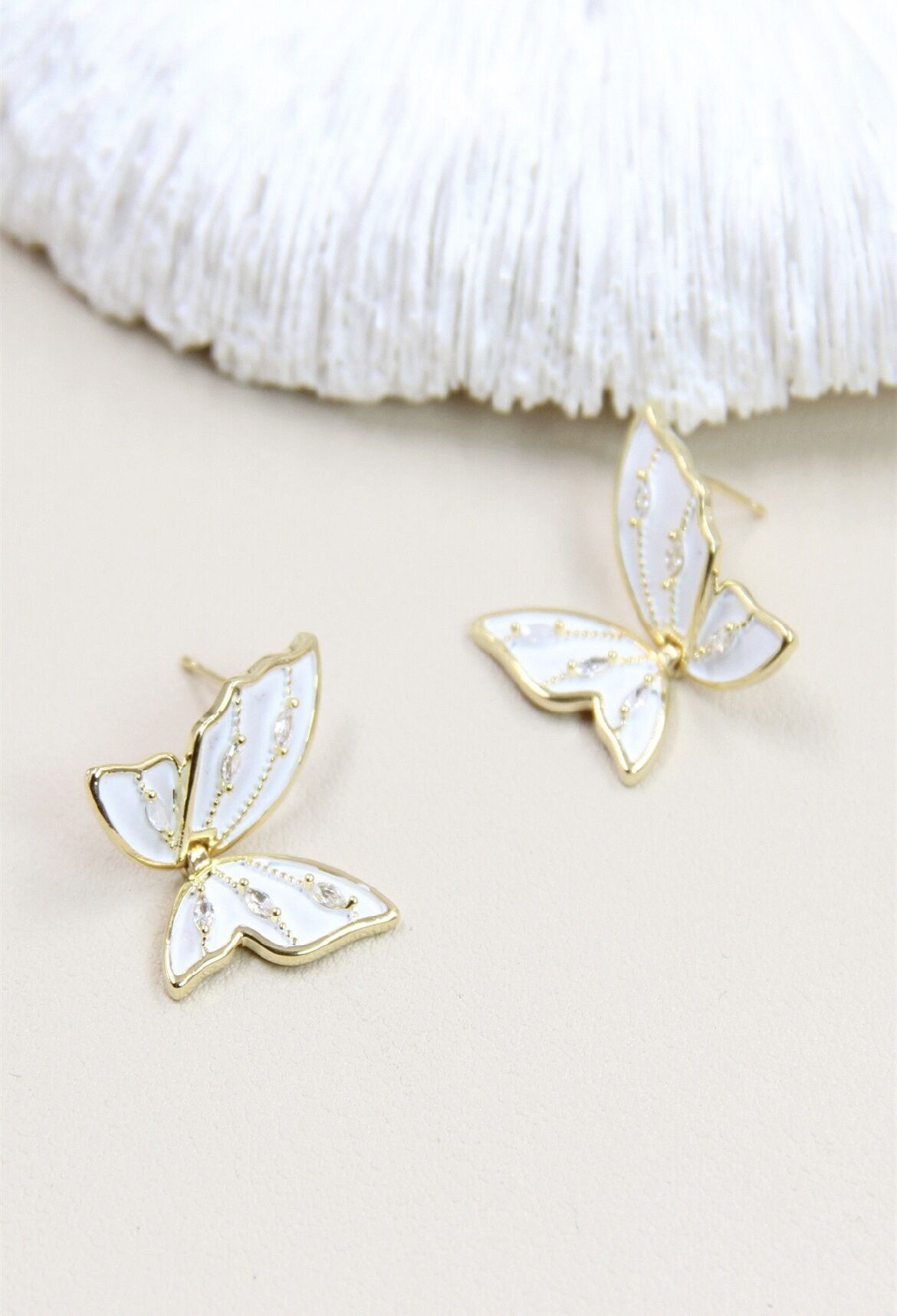 Orecchini a bottone a forma di farfalla smaltati in argento 925