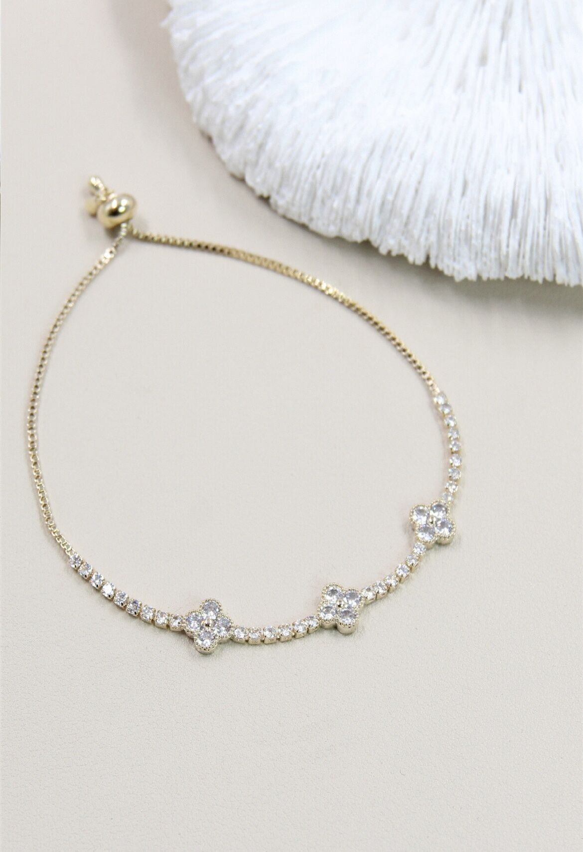 Bracciale scorrevole regolabile a forma di trifoglio decorato con strass