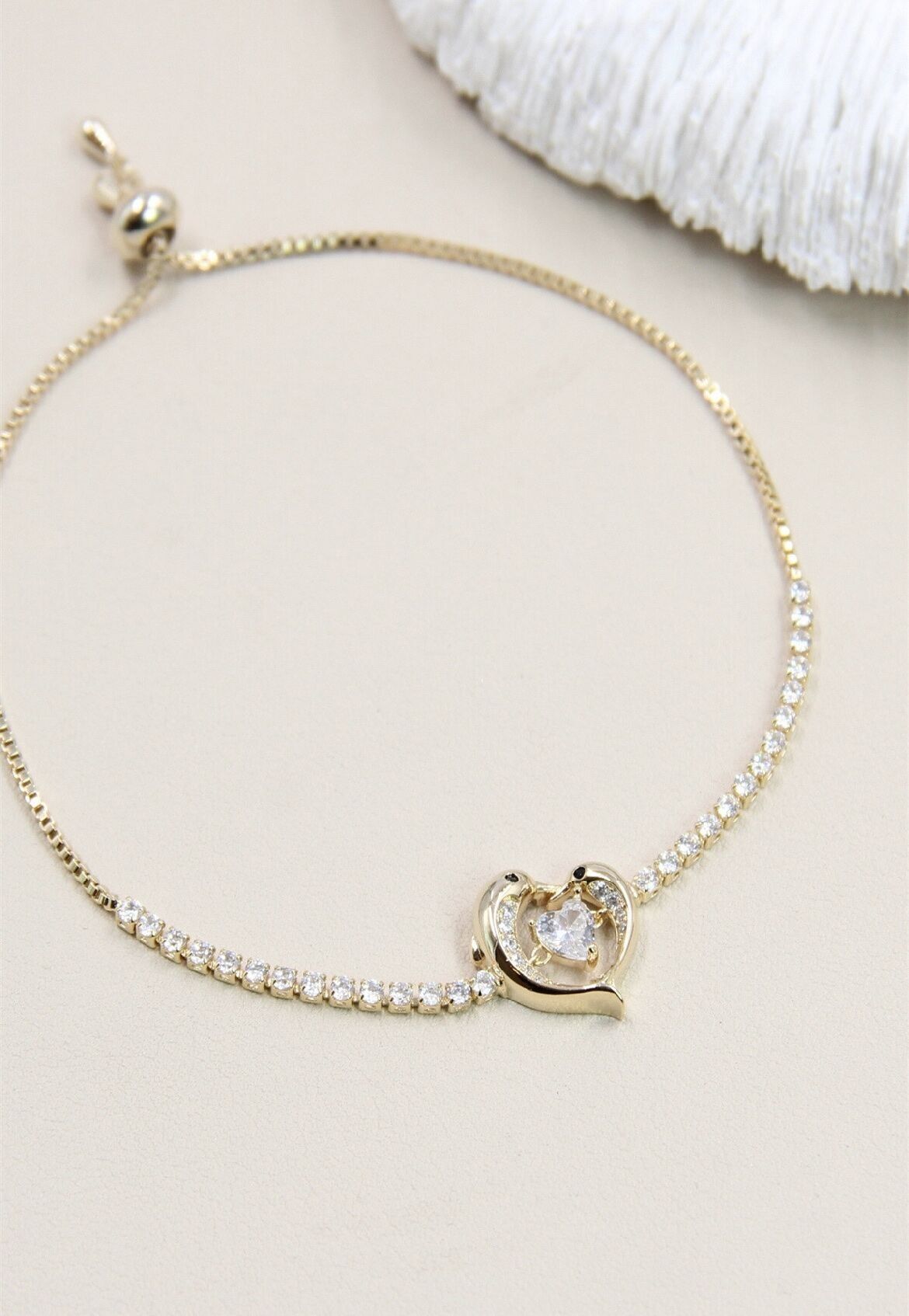 Bracciale a forma di cuore con delfino decorato con strass scorrevoli - Un gioiello romantico