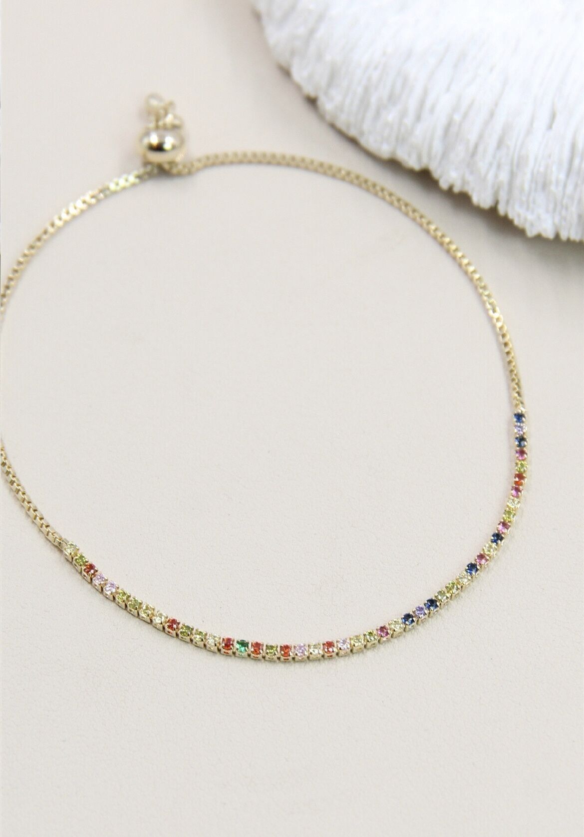 Rhodiniertes Armband mit verschiebbaren Strasssteinen verziert