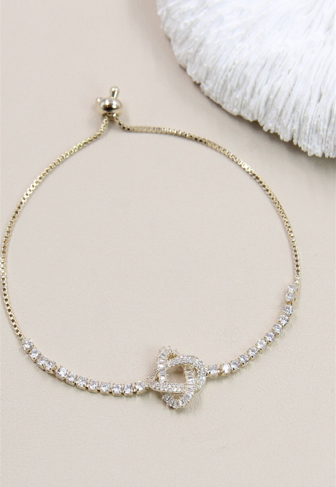 verschiebbares rhodiniertes Knotenarmband mit Strasssteinen verziert