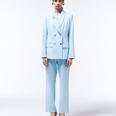 Blazer ajusté bleu poudré avec broche « mauvais œil » et boutons de collection