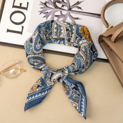 Foulard Carré Bleu Motif Graphique – 70x70