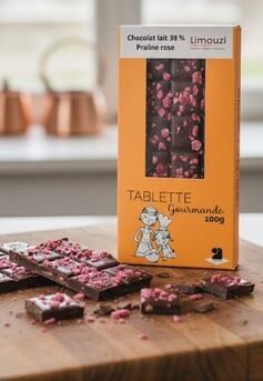 66% dunkle Schokoladentafel mit rosa Praline 100g