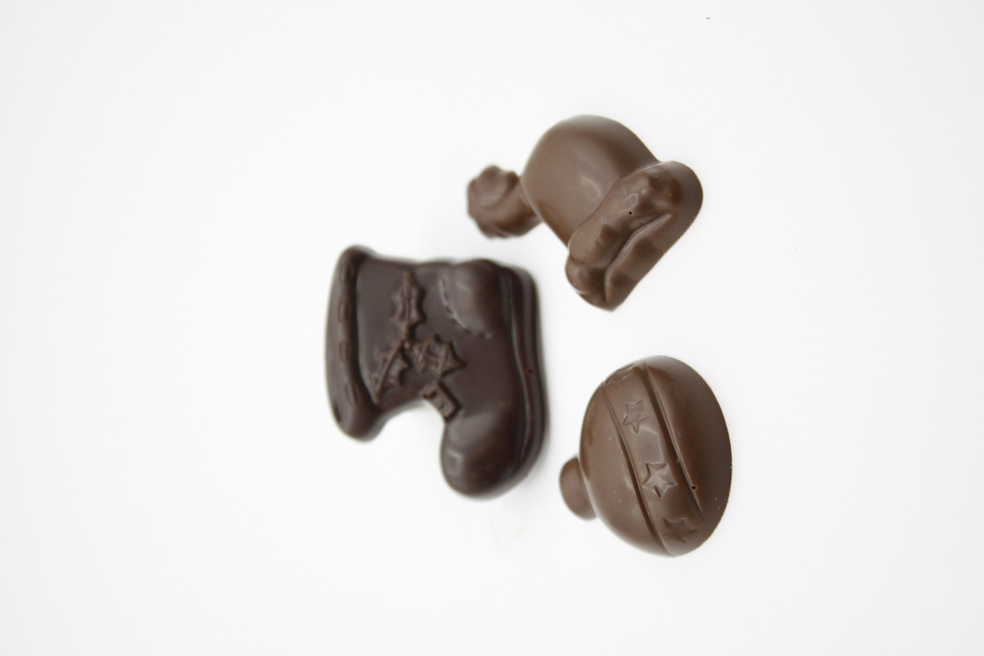 Sujets de Noël en chocolat noir et lait - Hadrien chocolatier - Hadrien  chocolatier