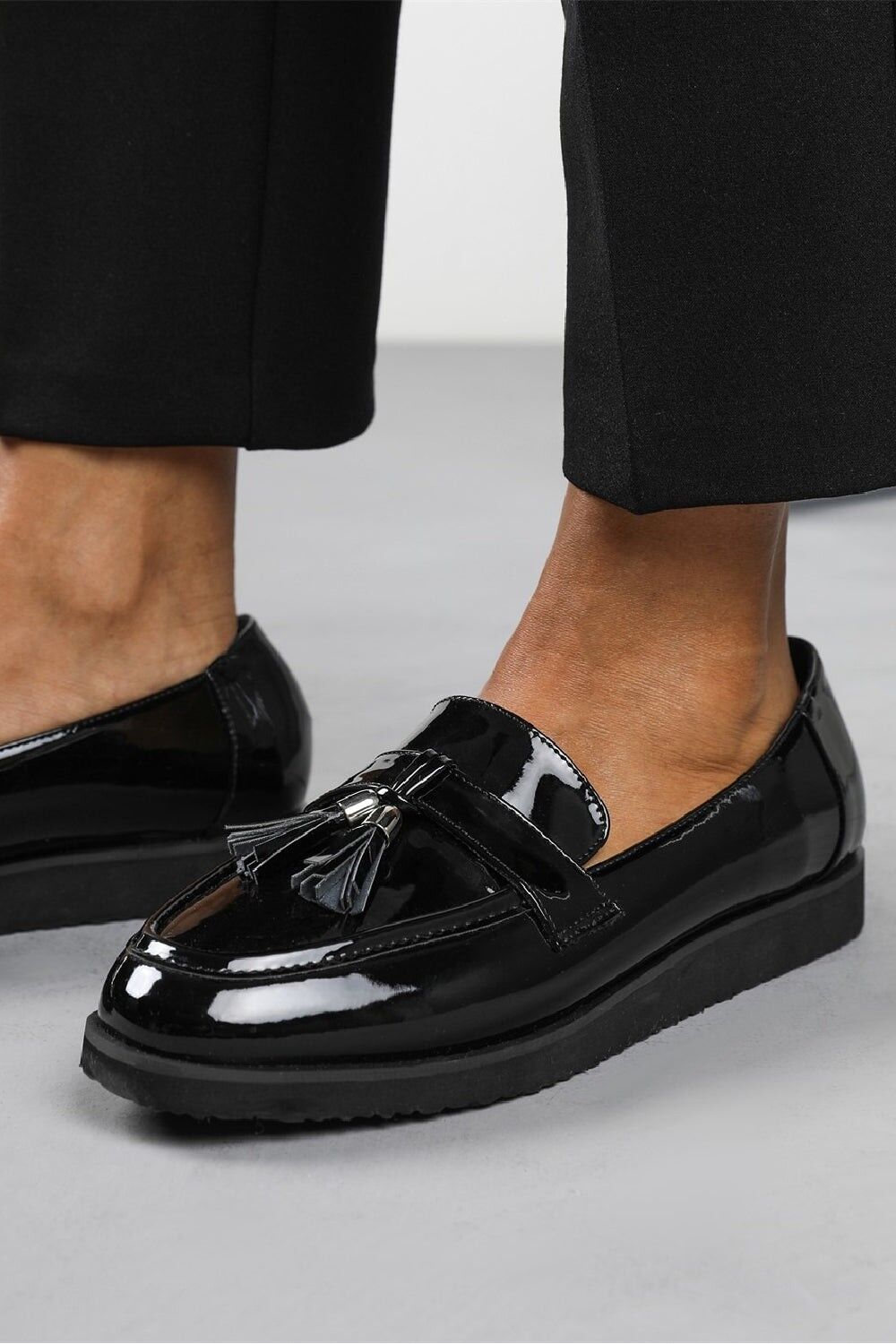 Schwarze Lack-Loafer mit dicker Quaste (12er-Packung, UK3–UK8)