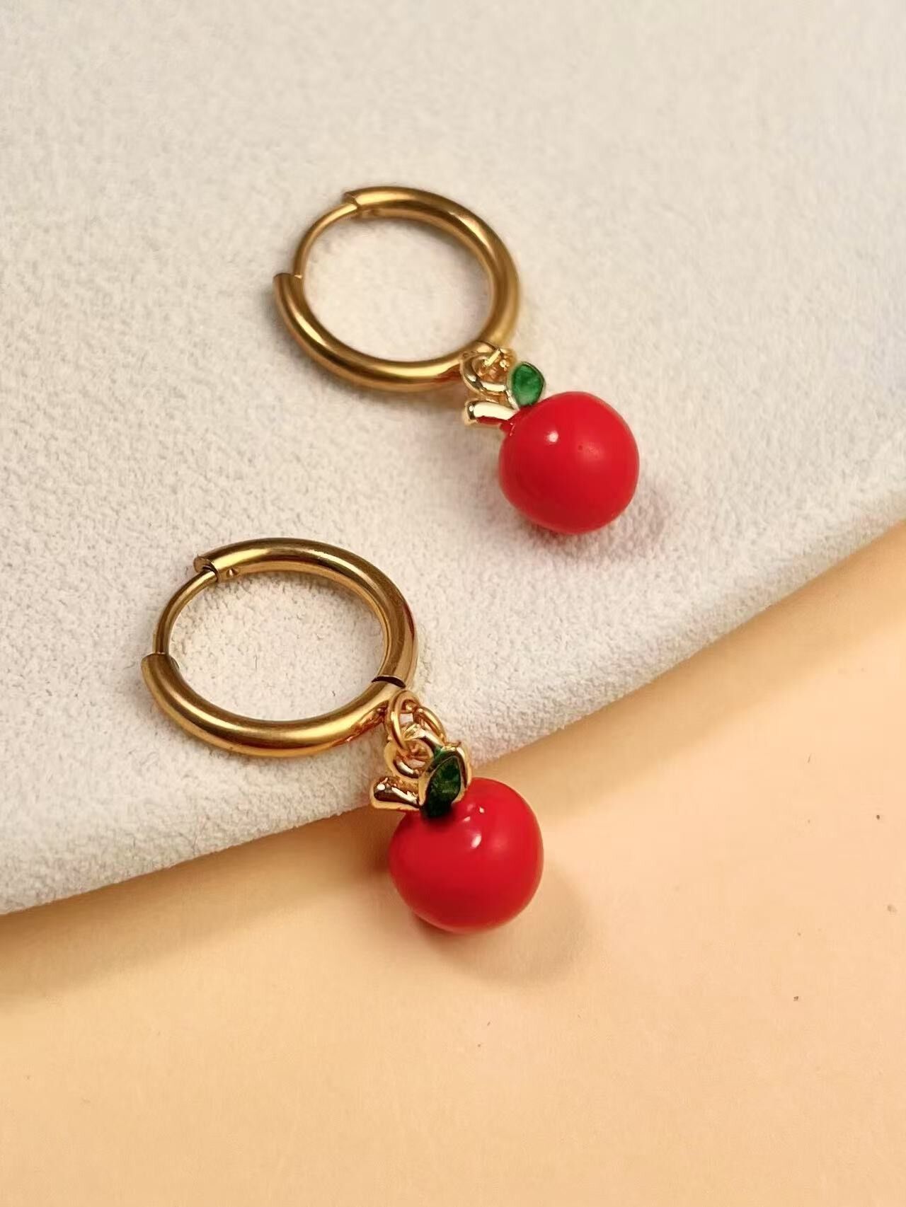 Orecchini a cerchio con mela rossa – Orecchini pendenti in acciaio inossidabile