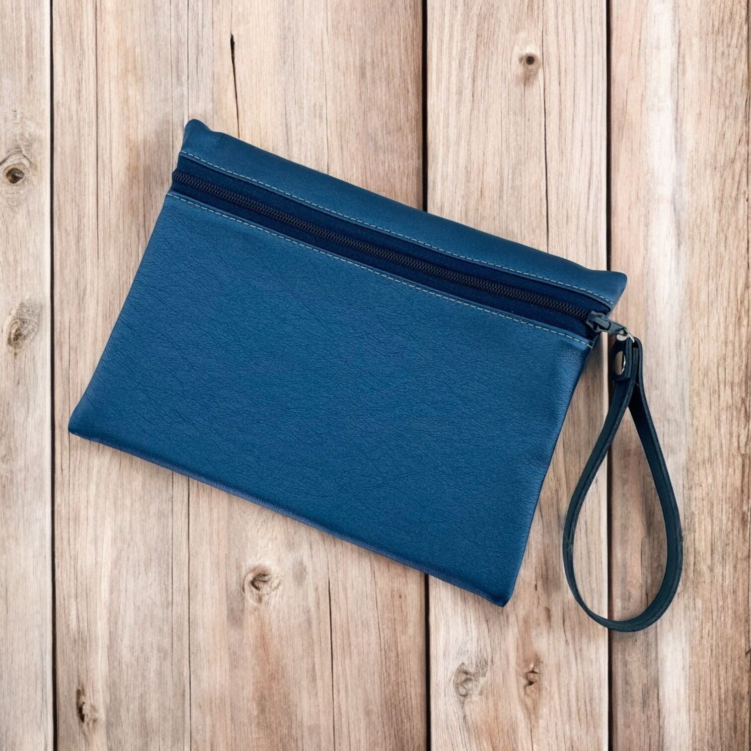 Pochette M, "Simili" marine