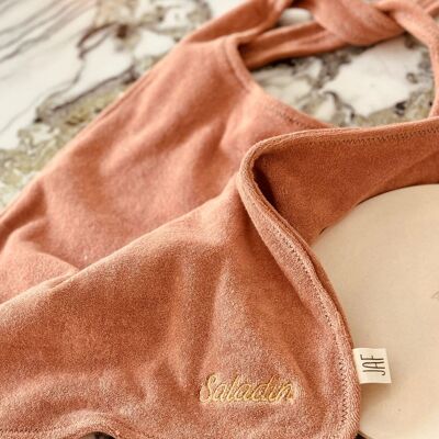 BABERO DE RIZO IMPERMEABLE COLOR CANELA
