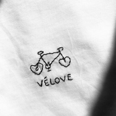 Hand-embroidered "VELOVE" T-shirt