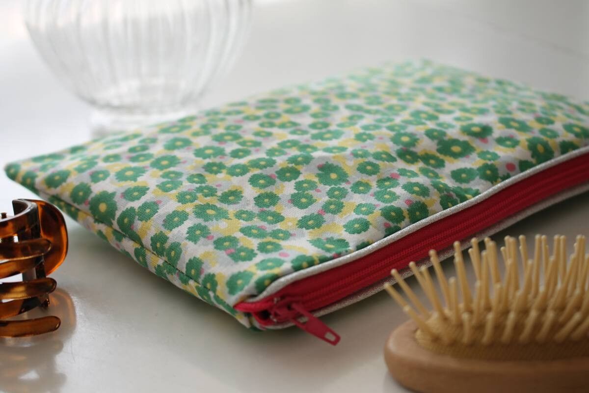 Borsa con cerniera Alna a forma di fiore verde