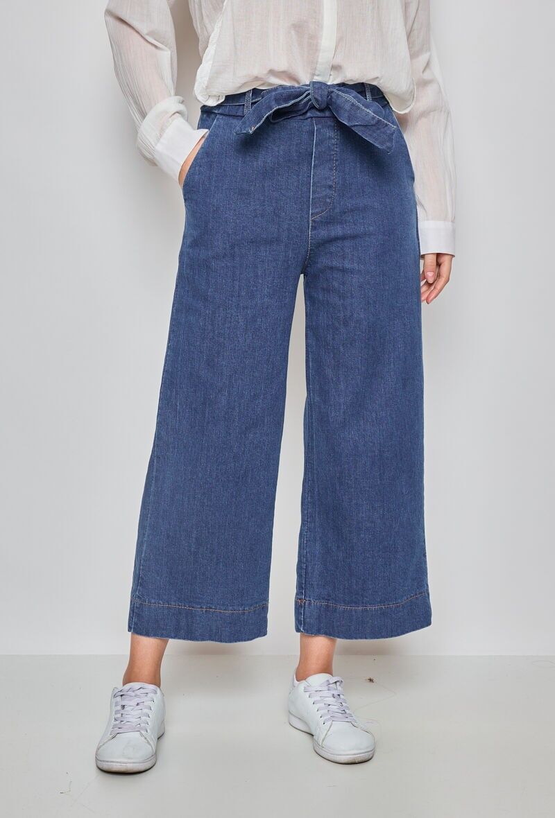 Weite Hose mit Gürtel