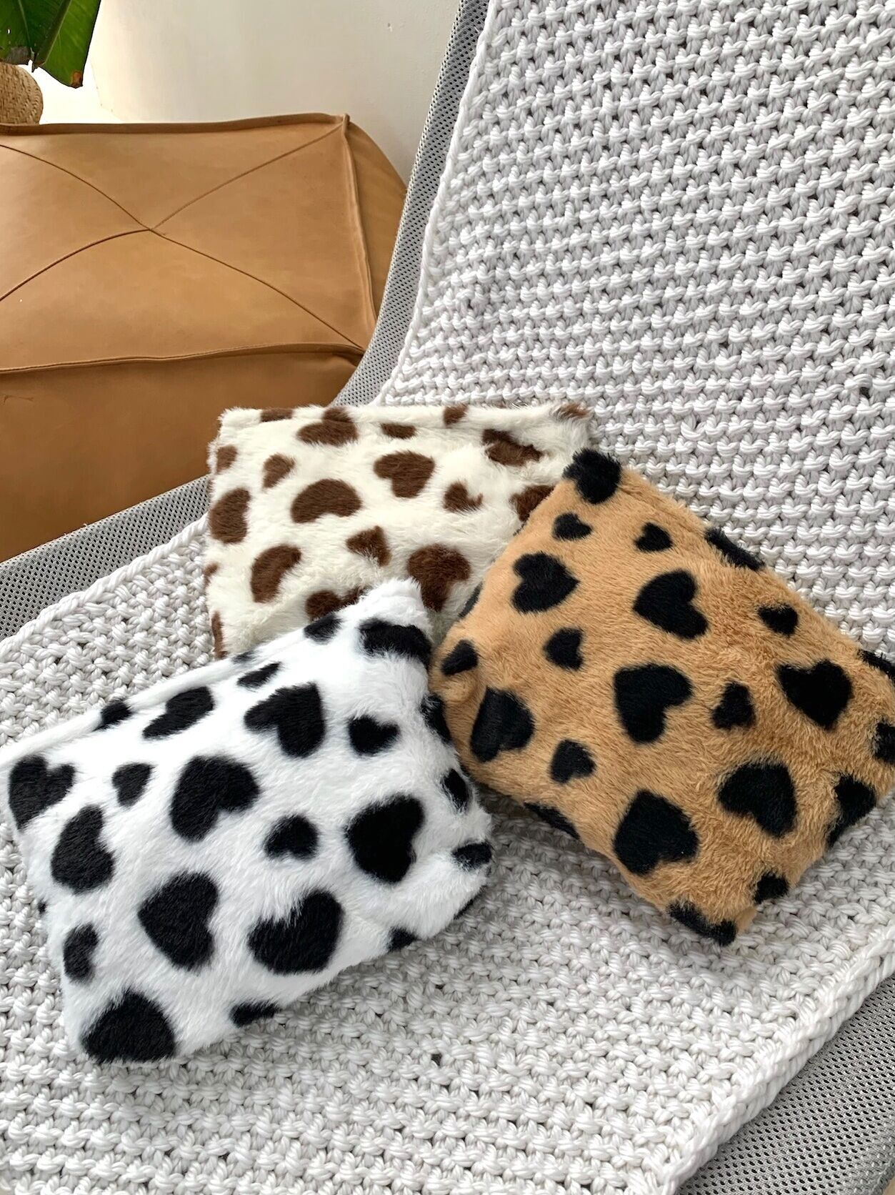 Pochette in pelliccia sintetica con motivo a cuore CY211-213JH