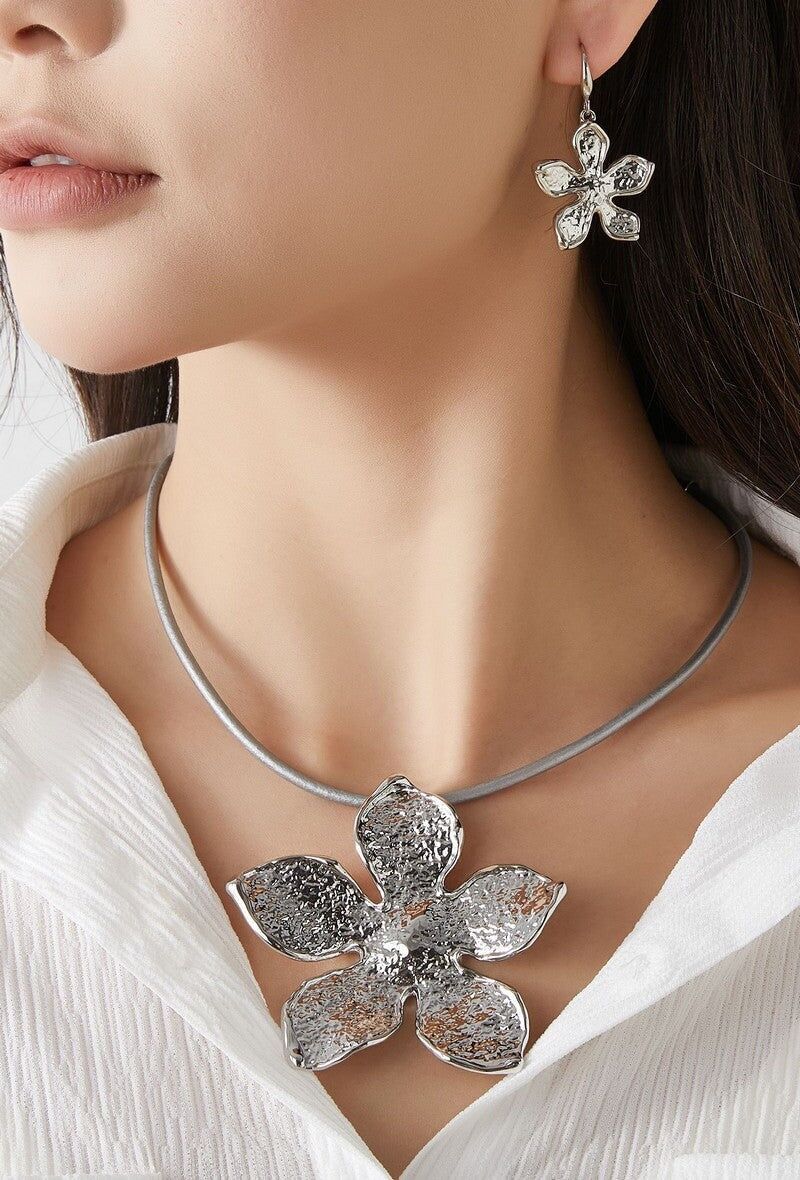 Irtina Necklace
