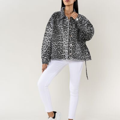 Giacca oversize in denim con ampie tasche di Nina Carter S562