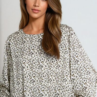 Top de cuello redondo con estampado de leopardo color caqui