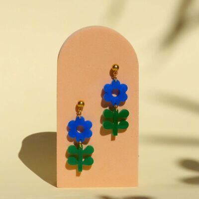 Statement earrings flower & leaf – spring-like flower earrings in blue and green