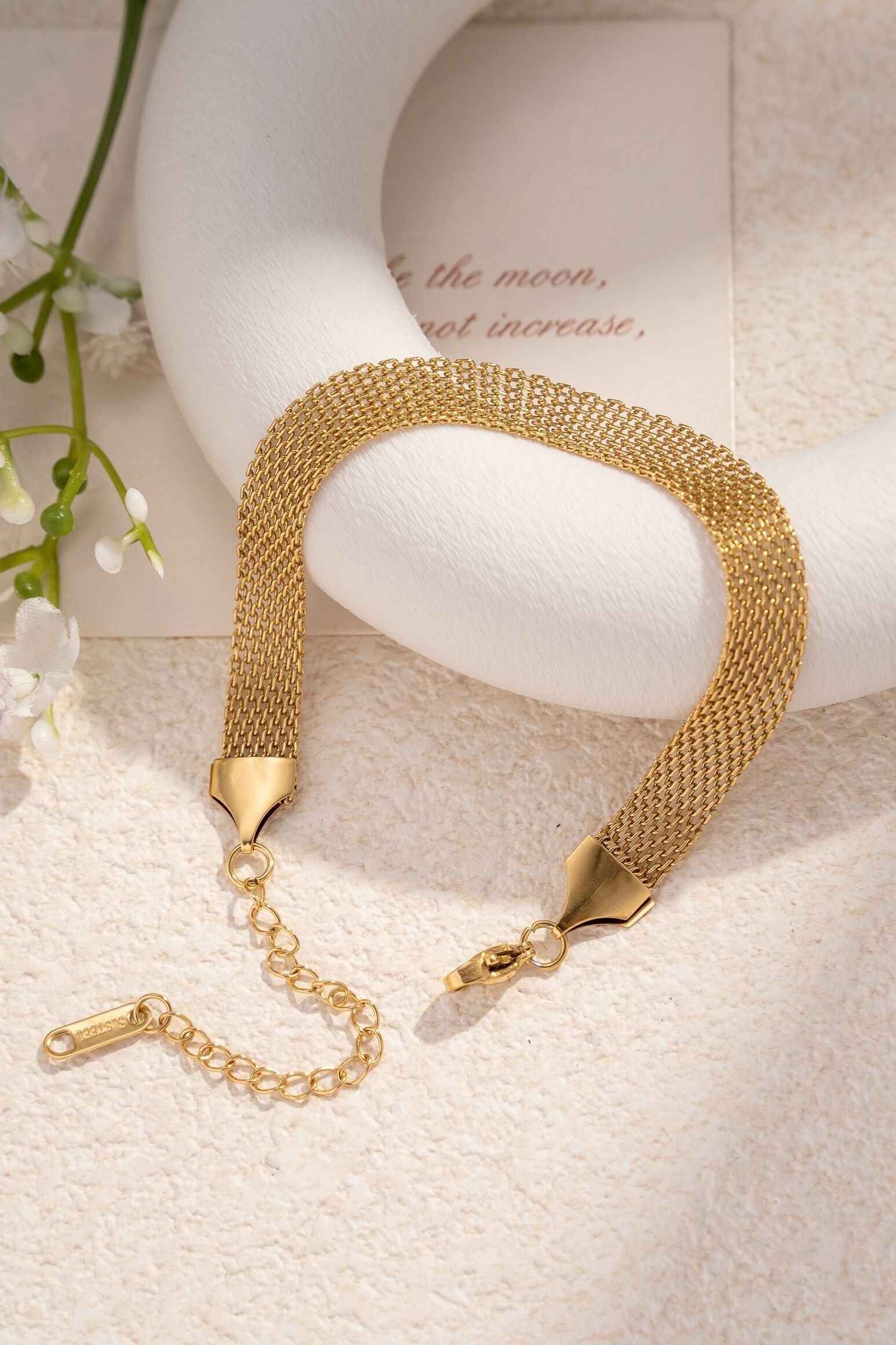 Bracciale in maglia d'oro chic e moderno in acciaio inossidabile