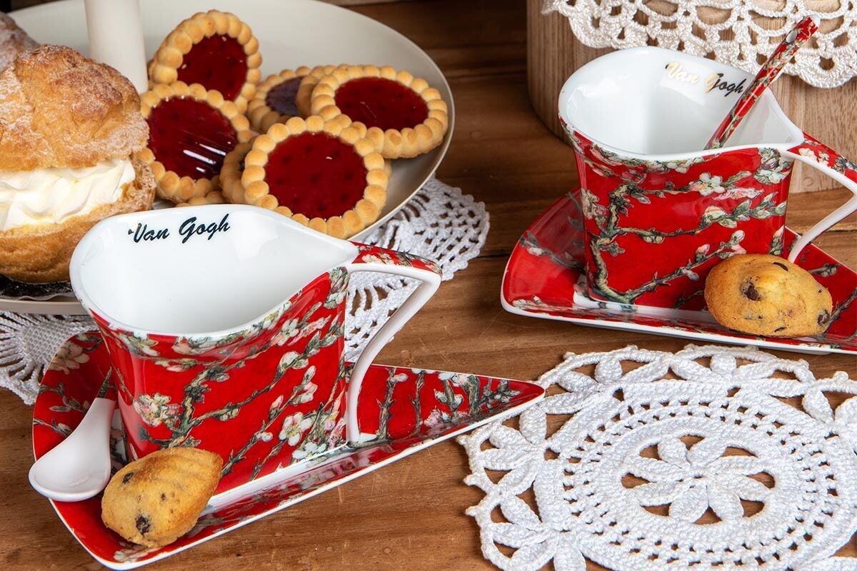 SET MIT 2 DREIECKIGEN PORZELLANBECHERN 180 ML – ROTE MANDELBÄUME, VAN GOGH