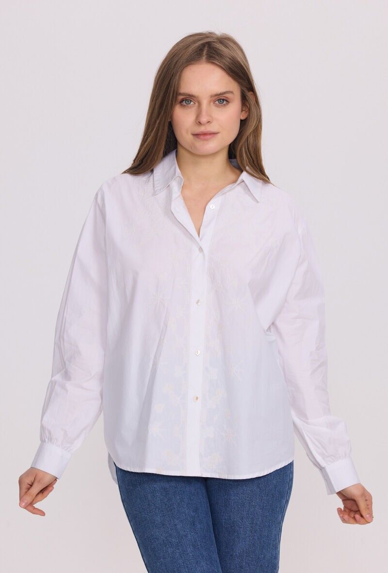 Elegante camicia ricamata