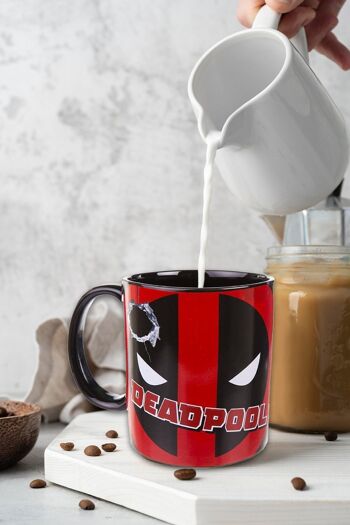 Tasse noire Marvel Deadpool 5