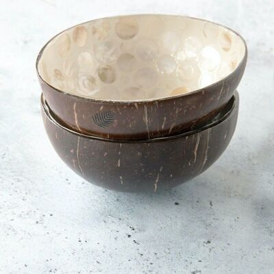 Coconut bowl with white dots in mosaic by MonJoliBol