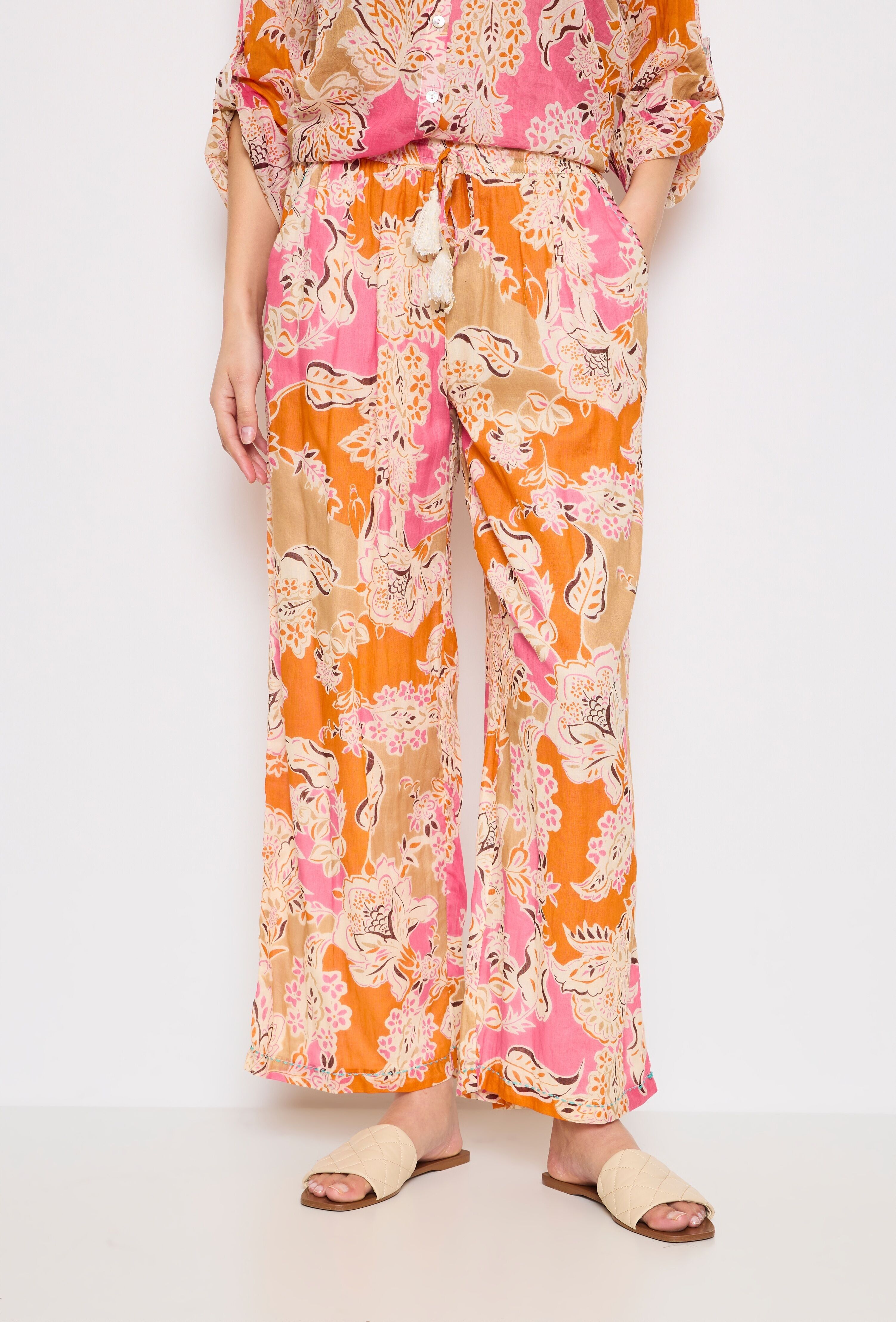 Pantaloni fluidi con stampa floreale