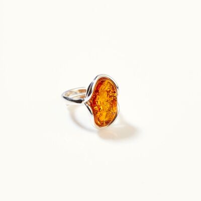 Anello increspato in ambra
