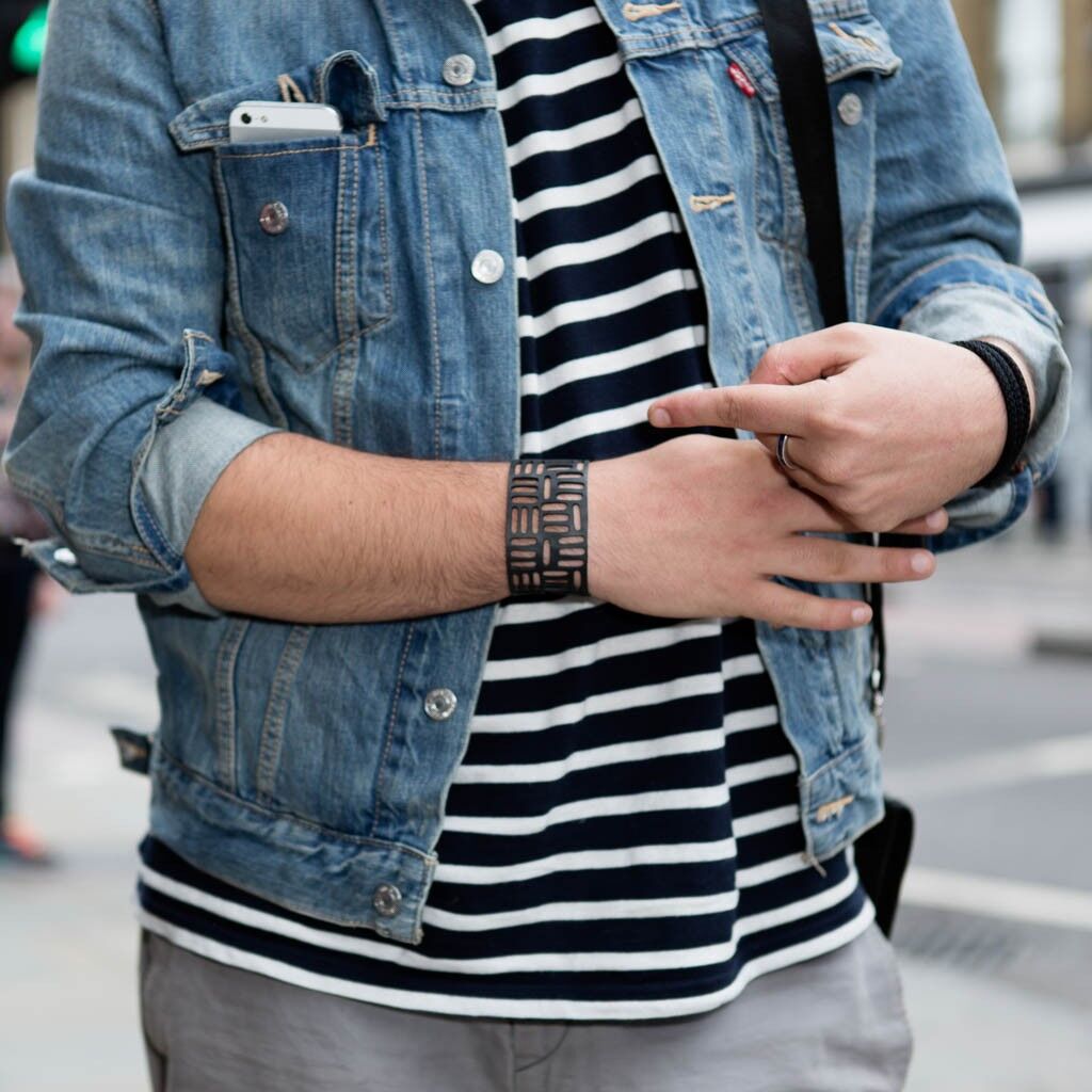 Braccialetto geometrico in gomma riciclata Sequence