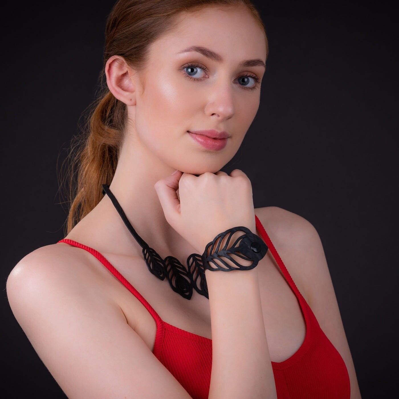 Braccialetto di piume di pavone in gomma