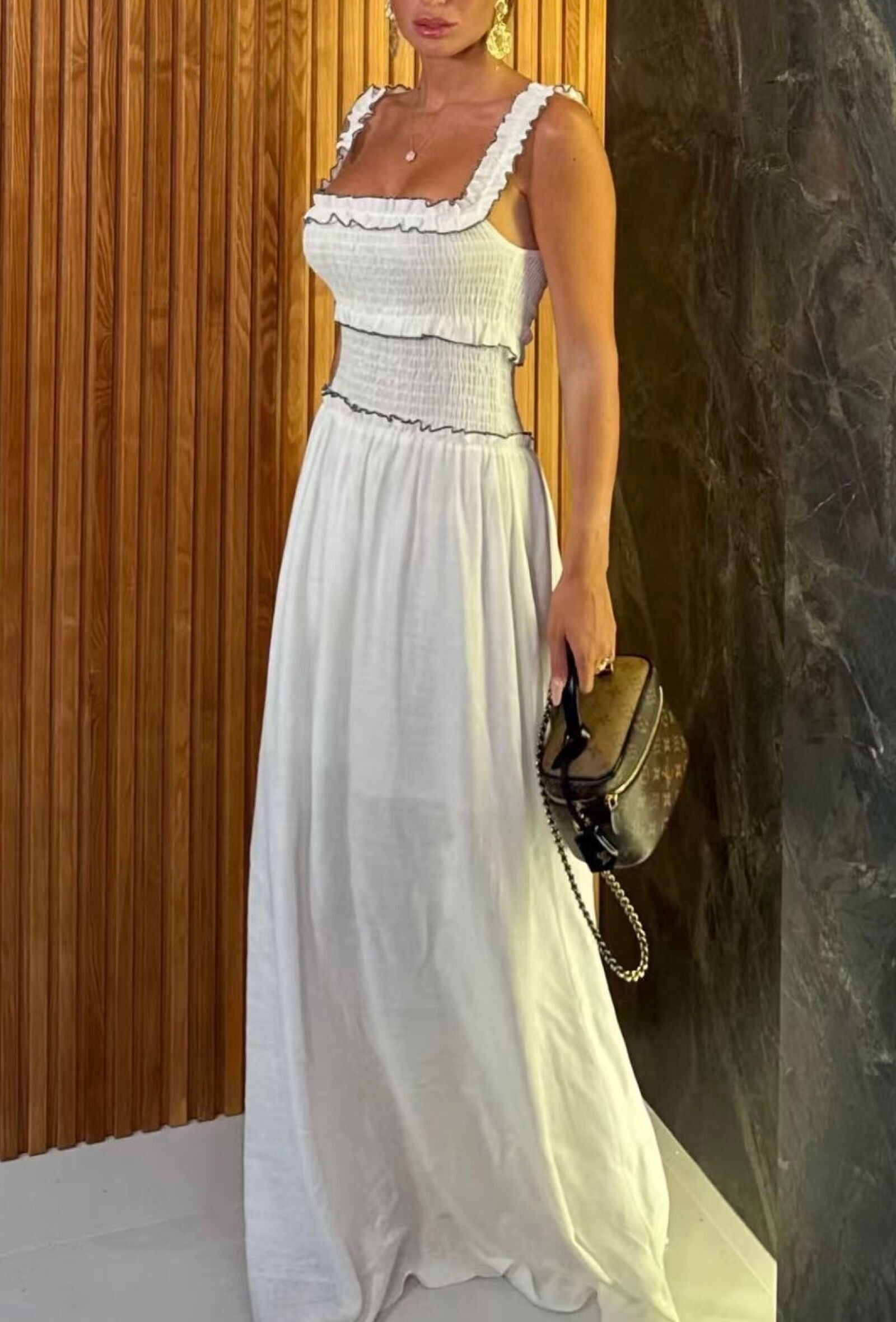 Rotes langes Kleid mit Kitteln und Rüschen – 6253.7