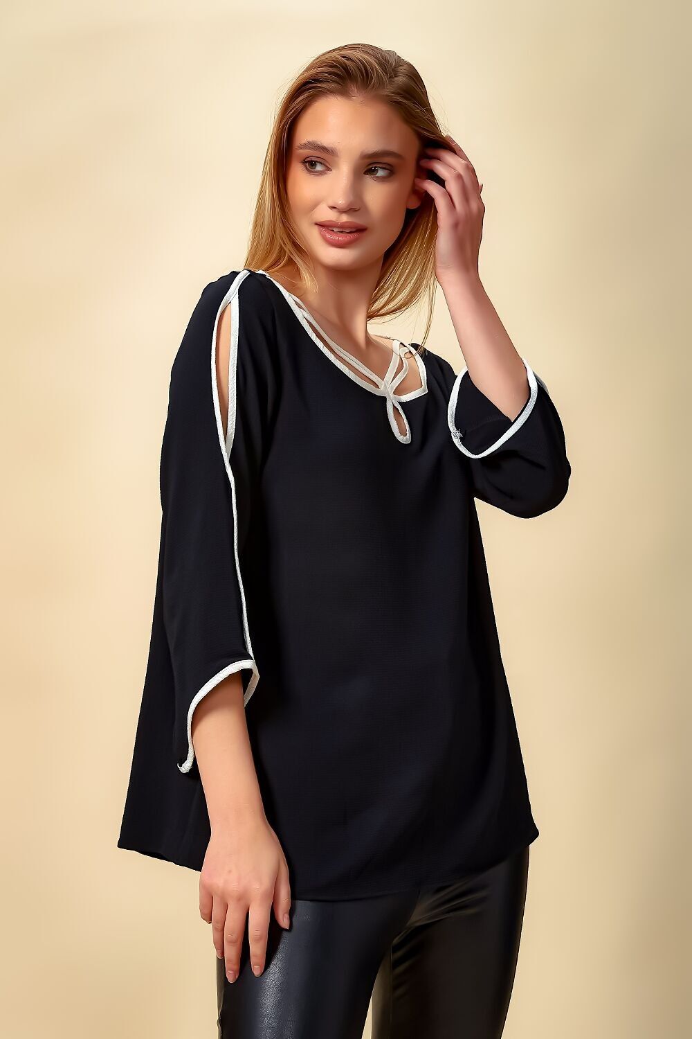 Oversize-Top mit Details in Schwarz