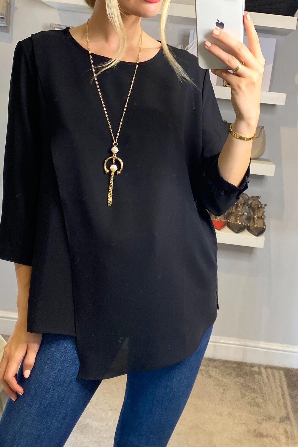 Übergroßes Top mit Rüschenhals und langen Ärmeln in Schwarz