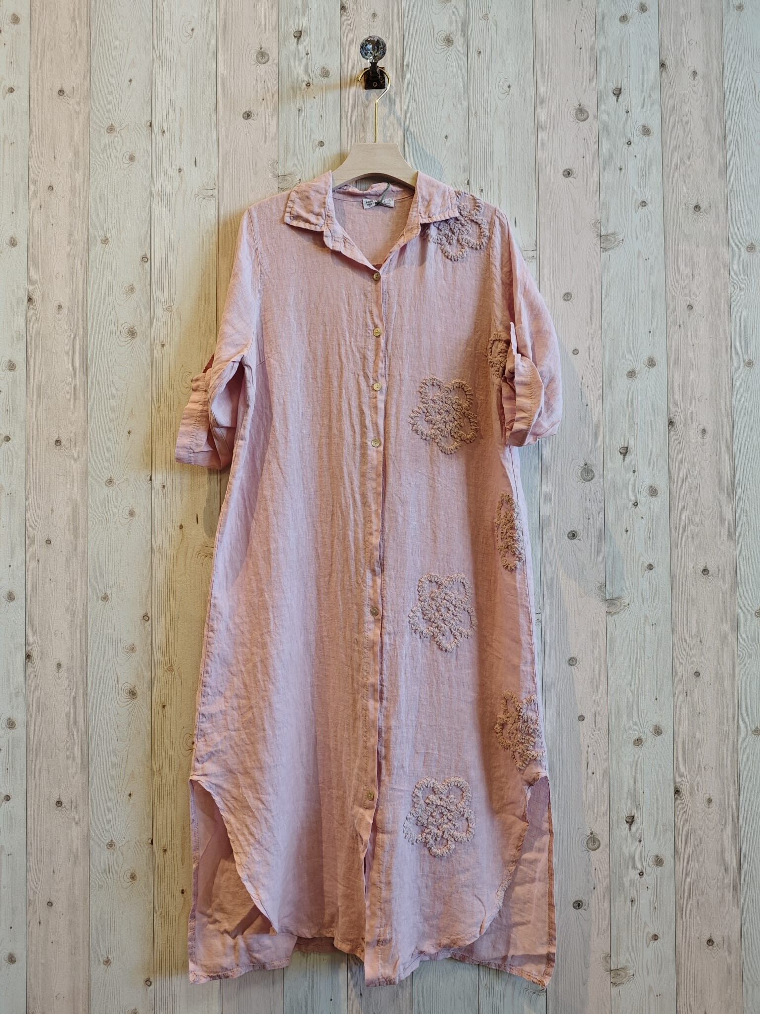 RIF 7410 ABITO IN LINO 100% CON FIORI IN RILIEVO