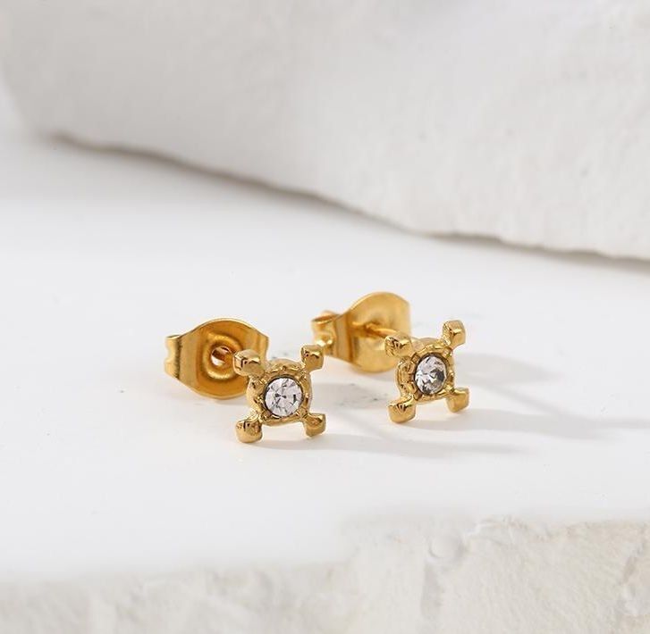 Orecchini a bottone con croce cubica dorata con strass