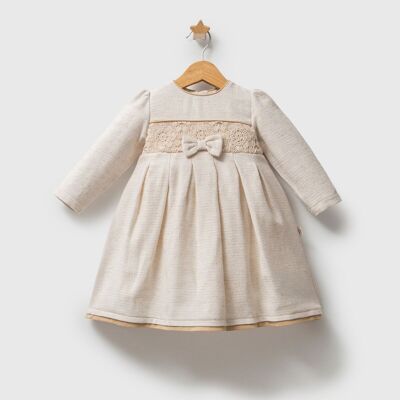 Lot de cinq robes élégantes en tricot crème avec détails en dentelle et nœud, tailles 6 à 24 mois