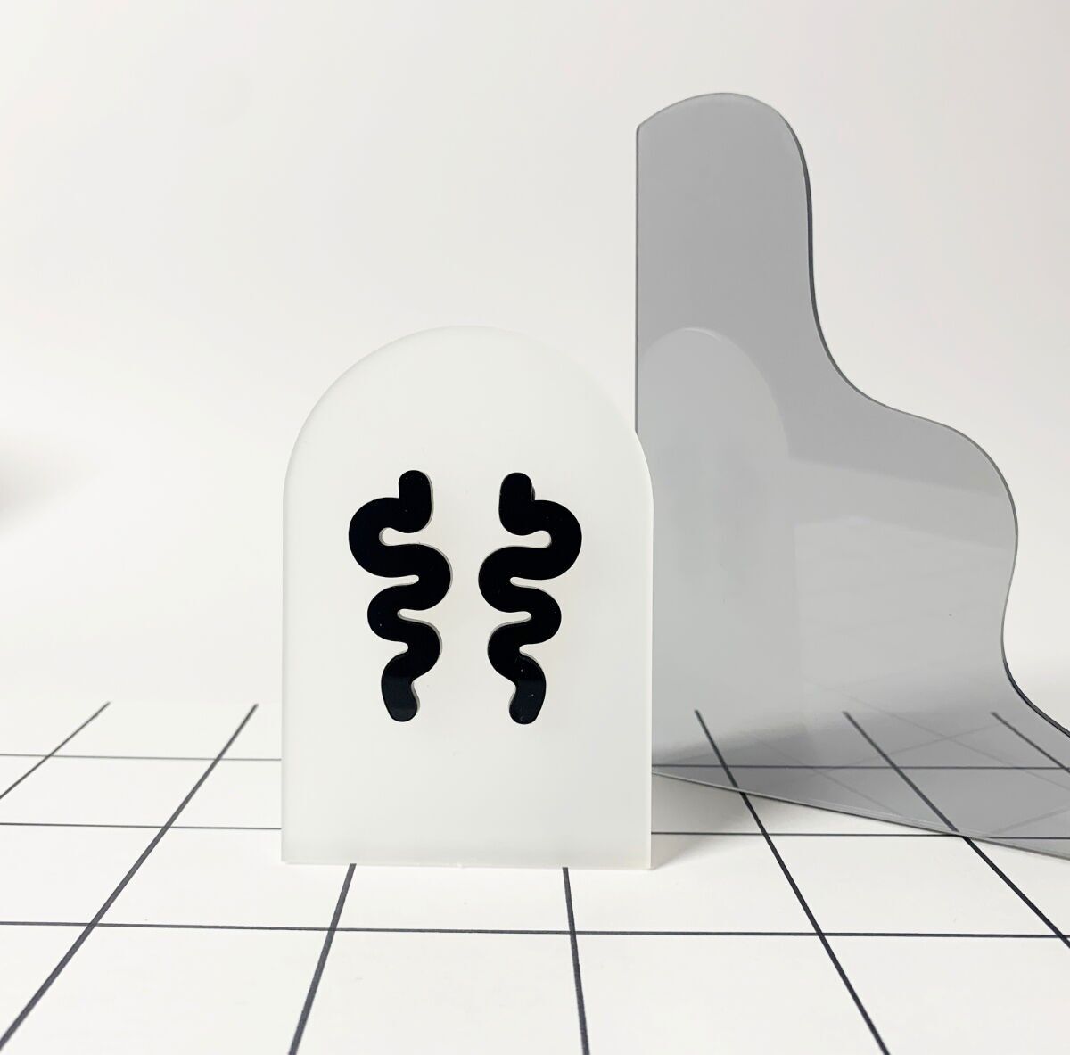 Ohrringe aus recyceltem Kunststoff BLACK LINE