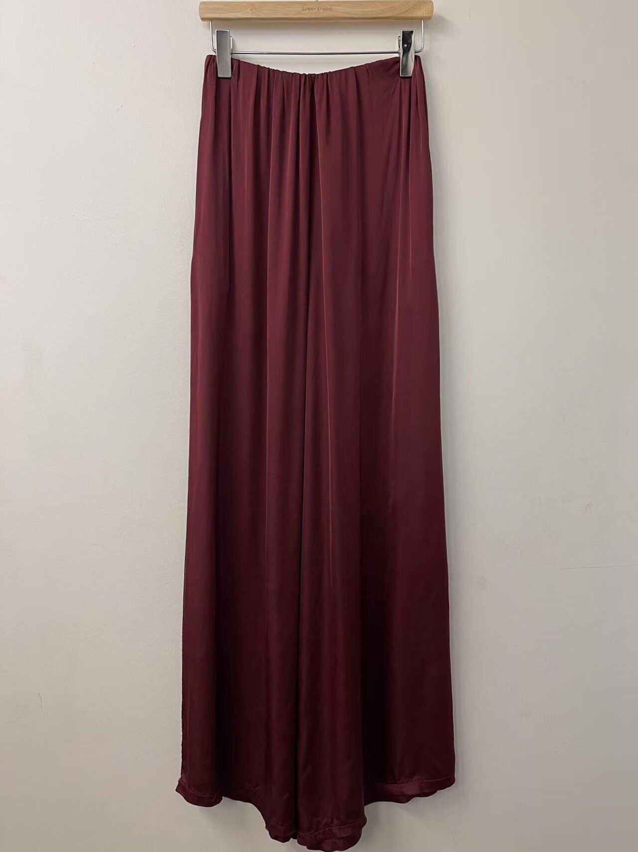 Pantaloni larghi con elastico in vita