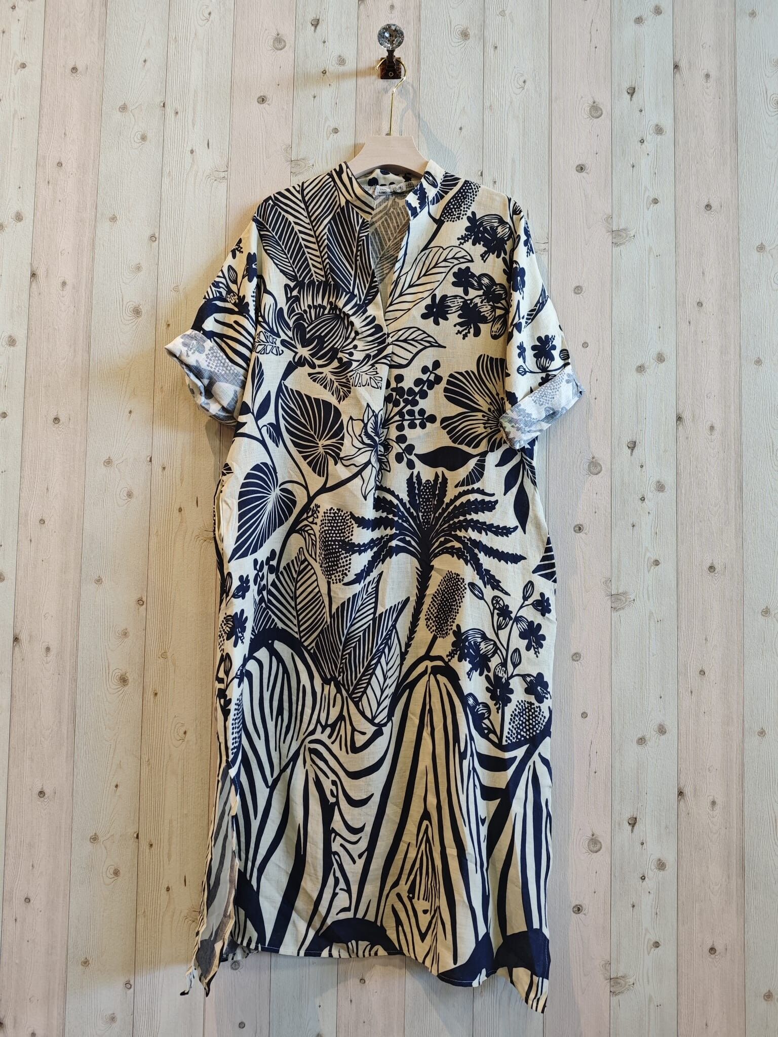 RIF 29340 ABITO IN LINO STAMPATO AL 100%.